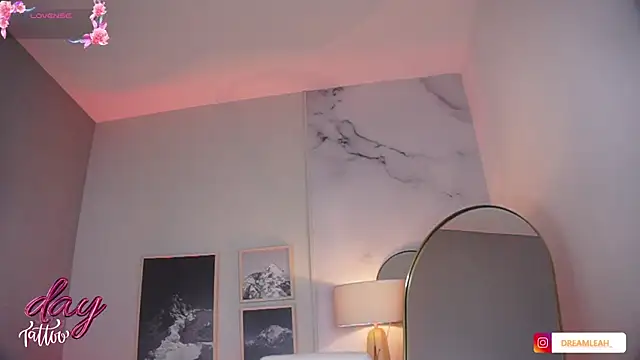 dreamleah  online show from July 17, 2026, 10:36 pm