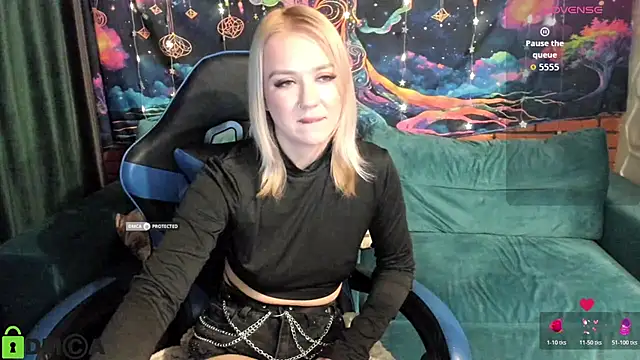 CrystalGirl99 online show from February 13, 2026, 8:27 pm