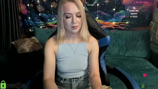 CrystalGirl99 online show from March 2, 2026, 8:10 am