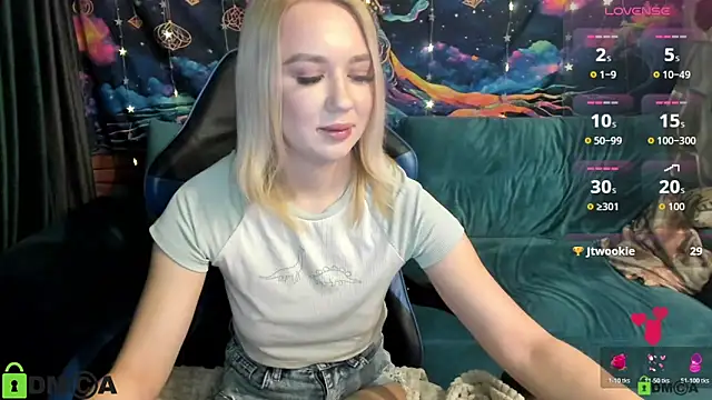 CrystalGirl99 online show from March 3, 2026, 8:09 am