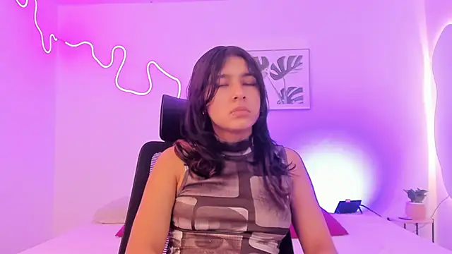 Snapshot of Cherrydollxx chatting on November 17, 2025, 11:38 am Cherrydollxx online show from November 17, 2025, 11:38 am