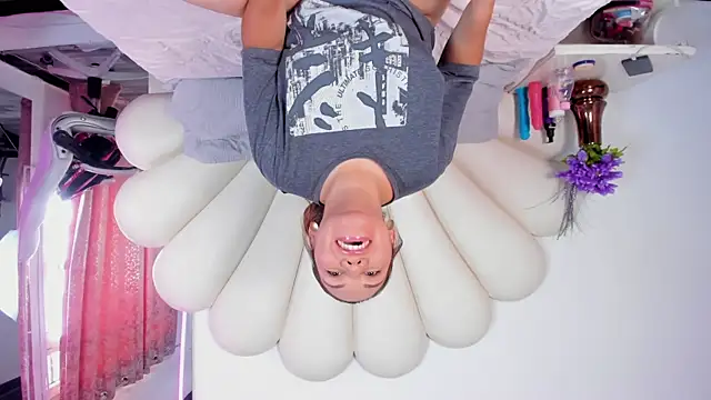 MiaCastillo online show from September 26, 2025, 7:18 pm