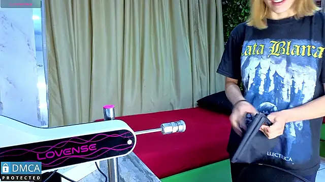 nena cupcake  online show from February 2, 2026, 10:58 am