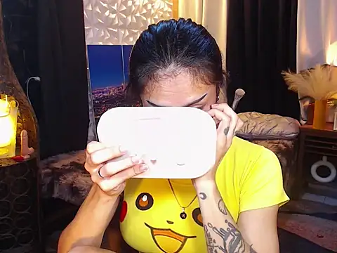 WILDROXIE online show from October 21, 2025, 11:27 pm