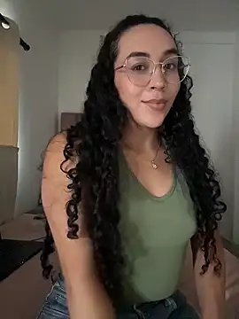 alehia cute online show from May 15, 2026, 8:05 pm