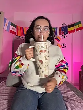 alehia cute online show from June 19, 2026, 11:52 pm