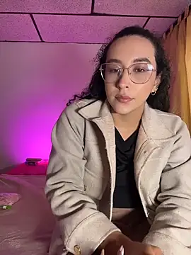 alehia cute online show from July 2, 2026, 12:33 pm