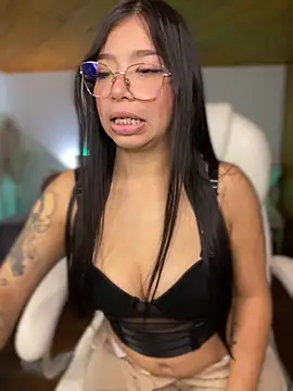 Maddy Piink online show from November 18, 2025, 8:24 pm