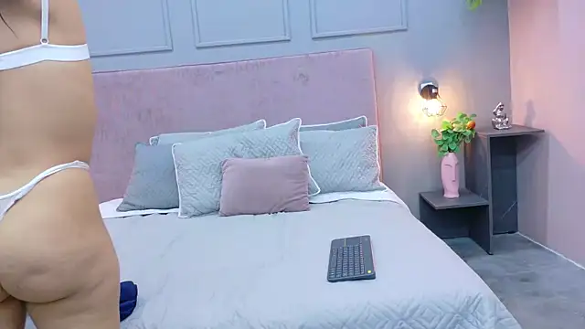 Snapshot of Camila_Hill_ chatting on October 8, 2025, 1:09 pm Camila Hill online show from October 8, 2025, 1:09 pm