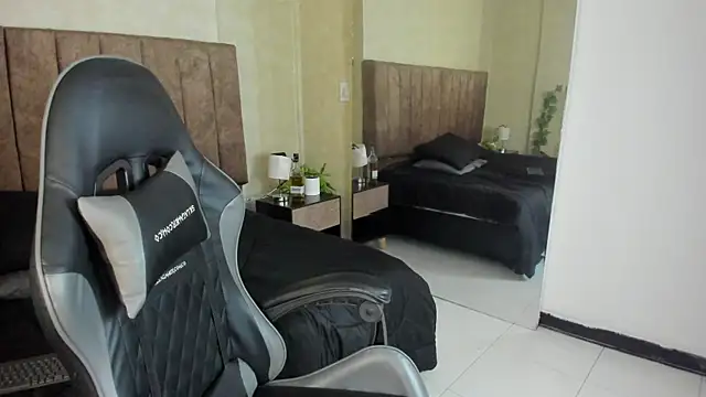 Snapshot of JulietaRioss chatting on November 11, 2025, 1:22 pm JulietaRioss online show from November 11, 2025, 1:22 pm