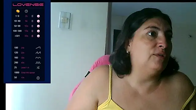 lina maria99 online show from September 19, 2025, 1:23 pm