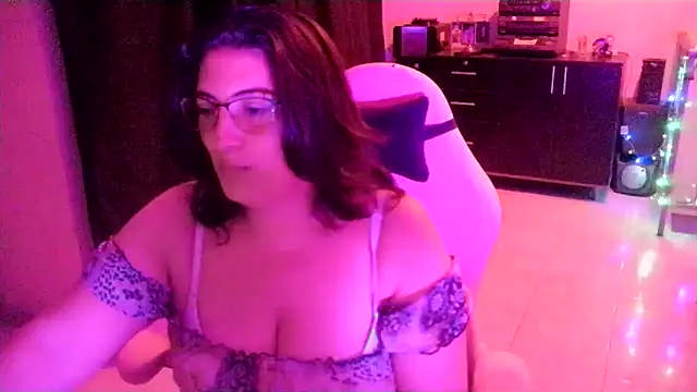 lina maria99 online show from April 28, 2026, 2:27 am