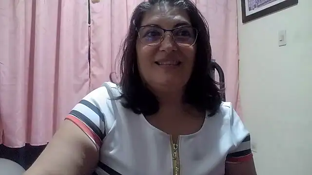 lina maria99 online show from May 19, 2026, 1:11 am