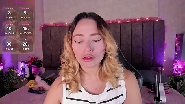 LanaMills  online show from May 28, 2026, 4:54 am