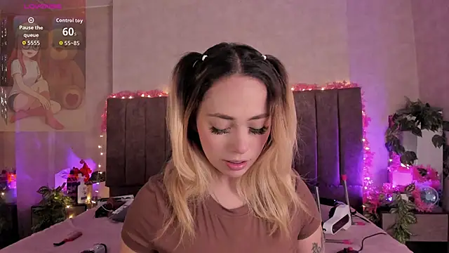 LanaMills  online show from June 20, 2026, 4:04 am