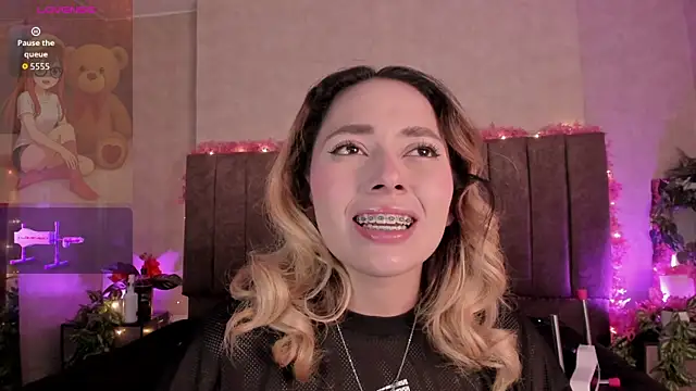 LanaMills  online show from June 27, 2026, 5:34 am