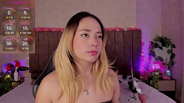 LanaMills  online show from June 30, 2026, 4:35 am