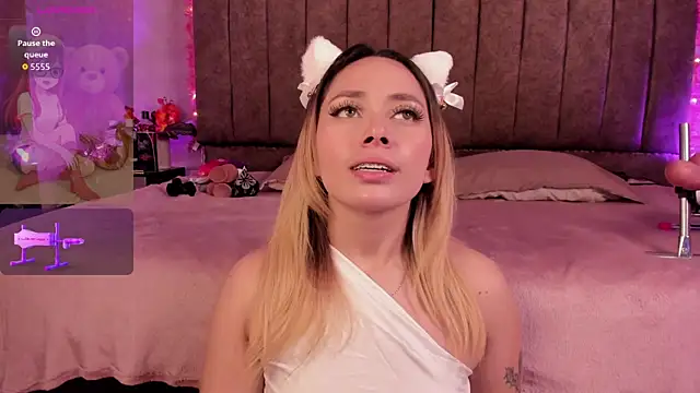 LanaMills  online show from July 9, 2026, 4:49 am