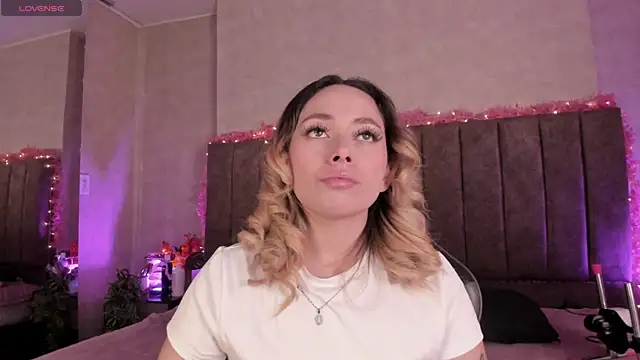 LanaMills  online show from July 14, 2026, 4:28 am