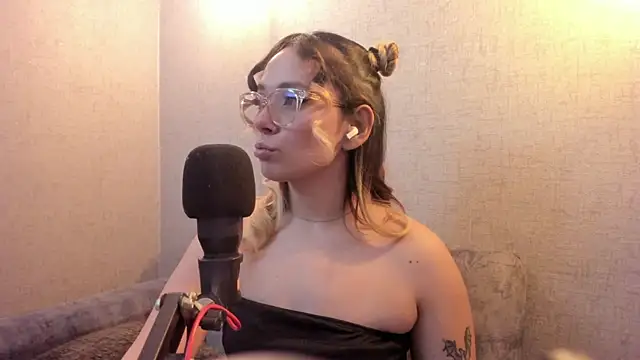 LanaMills  online show from July 30, 2026, 5:17 am