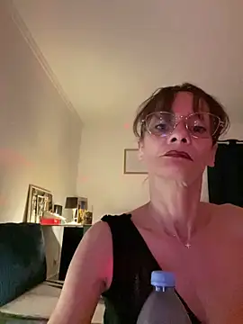 Snapshot of Chris06d22@xh chatting on June 6, 2026, 9:52 pm Chris06d22xh online show from June 6, 2026, 9:52 pm