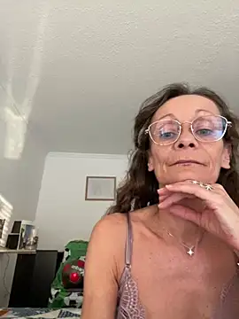 Chris06d22xh online show from July 7, 2026, 6:34 pm