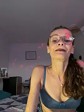 Chris06d22xh online show from July 18, 2026, 7:28 pm