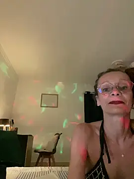 Chris06d22xh online show from August 4, 2026, 8:00 pm