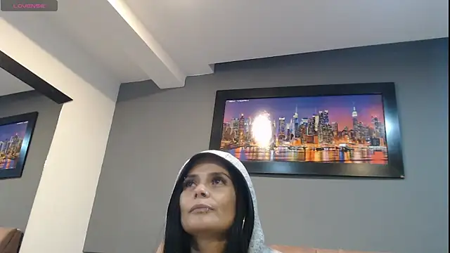 Snapshot of CharlotteCottin chatting on July 2, 2026, 11:05 am CharlotteCottin online show from July 2, 2026, 11:05 am
