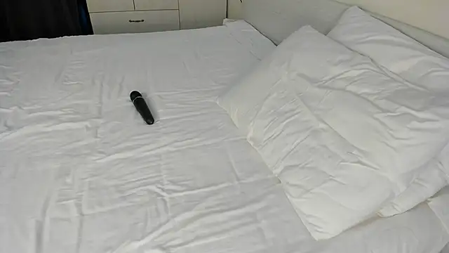 MoonAri online show from October 3, 2025, 8:17 pm