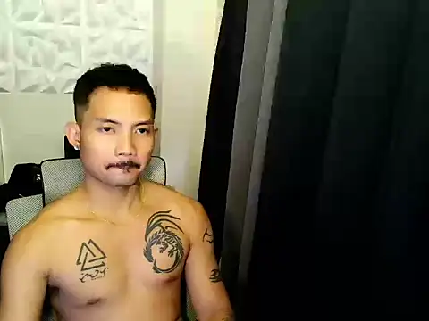 Snapshot of Thefriskyasian chatting on November 18, 2025, 5:01 am Thefriskyasian online show from November 18, 2025, 5:01 am