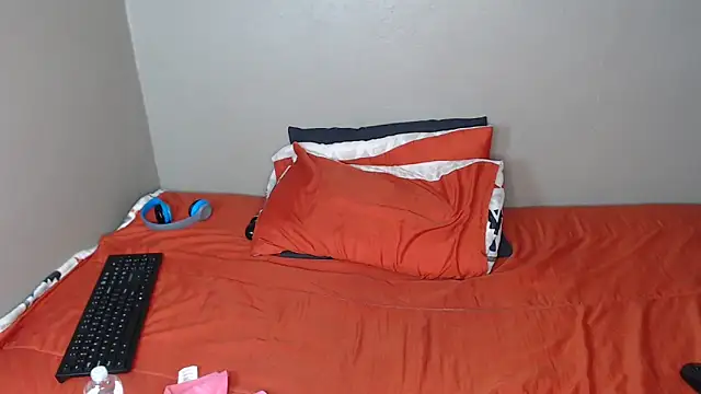 Lunalee online show from November 30, 2025, 10:36 pm