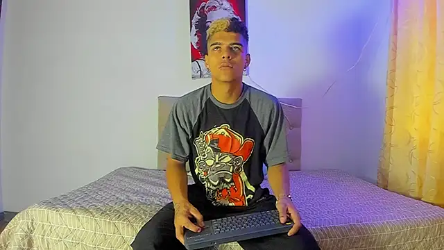 Snapshot of wyatt_3 chatting on September 18, 2025, 11:45 am wyatt 3 online show from September 18, 2025, 11:45 am