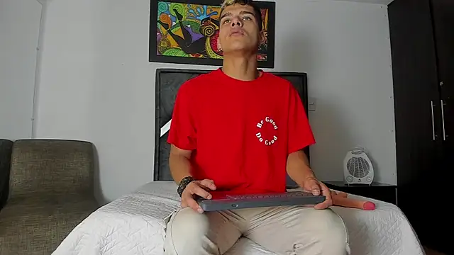 Snapshot of wyatt_3 chatting on October 18, 2025, 12:06 pm wyatt 3 online show from October 18, 2025, 12:06 pm