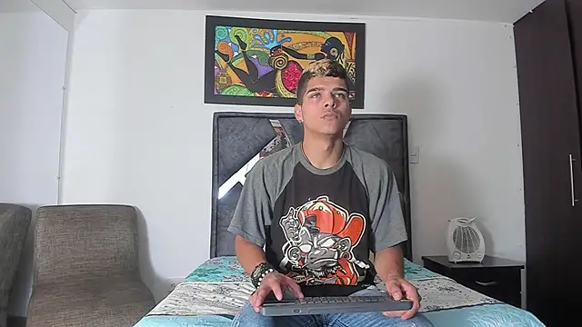 Snapshot of wyatt_3 chatting on October 24, 2025, 12:01 pm wyatt 3 online show from October 24, 2025, 12:01 pm