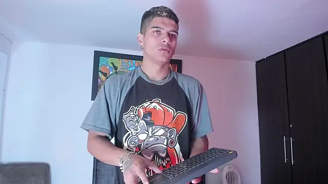 Snapshot of wyatt_3 chatting on November 2, 2025, 1:35 pm wyatt 3 online show from November 2, 2025, 1:35 pm