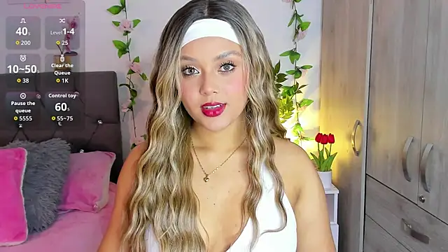 isajonnes18 online show from October 18, 2025, 10:54 pm