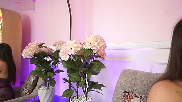 MilaCrave online show from February 7, 2026, 11:47 am