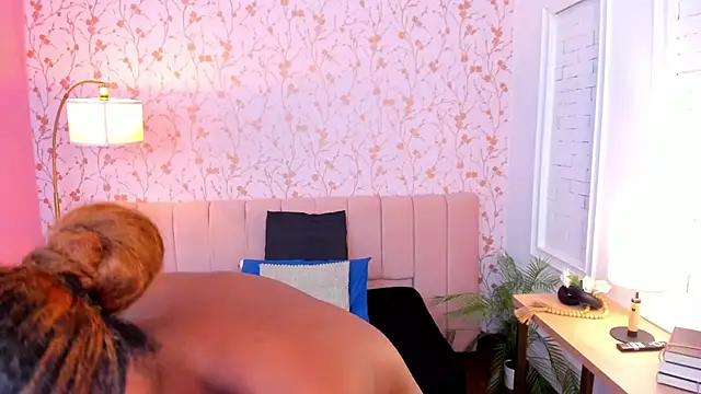 halleylorens online show from June 4, 2026, 7:31 pm