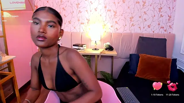 halleylorens online show from July 14, 2026, 7:19 pm