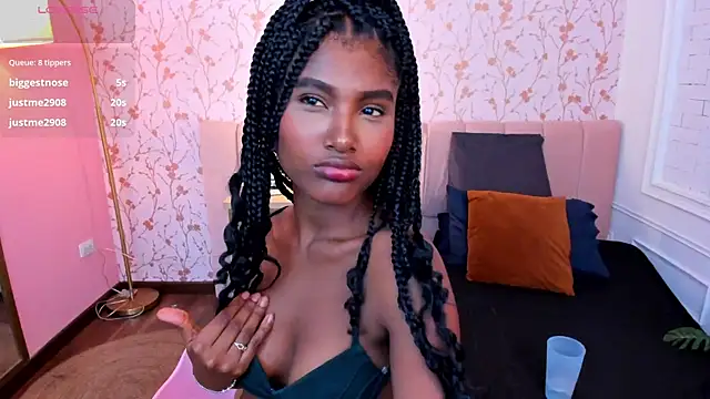 halleylorens online show from July 18, 2026, 7:39 pm