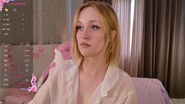 Snapshot of HeyMonkey_ chatting on October 20, 2025, 10:49 am HeyMonkey online show from October 20, 2025, 10:49 am