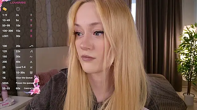 Snapshot of HeyMonkey_ chatting on November 19, 2025, 12:16 pm HeyMonkey online show from November 19, 2025, 12:16 pm