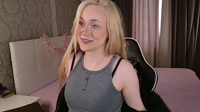 Snapshot of HeyMonkey_ chatting on February 13, 2026, 12:34 pm HeyMonkey online show from February 13, 2026, 12:34 pm