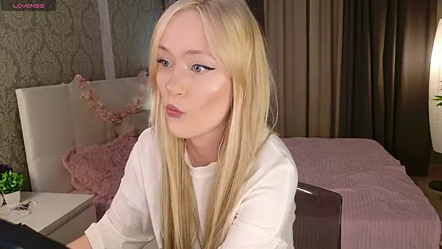 Snapshot of HeyMonkey_ chatting on March 6, 2026, 5:09 pm HeyMonkey online show from March 6, 2026, 5:09 pm