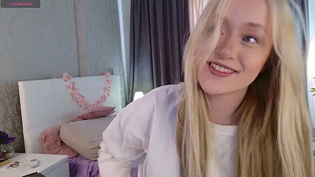 Snapshot of HeyMonkey_ chatting on March 7, 2026, 11:07 am HeyMonkey online show from March 7, 2026, 11:07 am