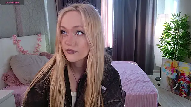 Snapshot of HeyMonkey_ chatting on March 15, 2026, 12:44 pm HeyMonkey online show from March 15, 2026, 12:44 pm