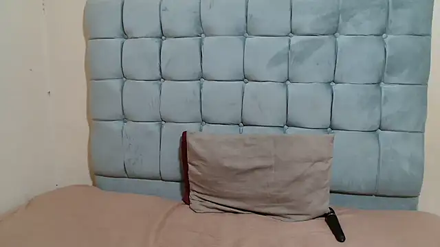 curveAss222 online show from November 7, 2025, 4:07 pm