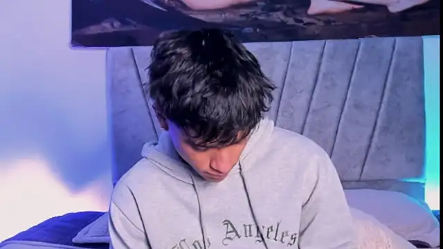 ZYZZ1312 online show from November 24, 2025, 5:34 pm