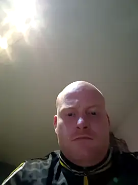 svenni2525 online show from October 20, 2025, 3:18 am